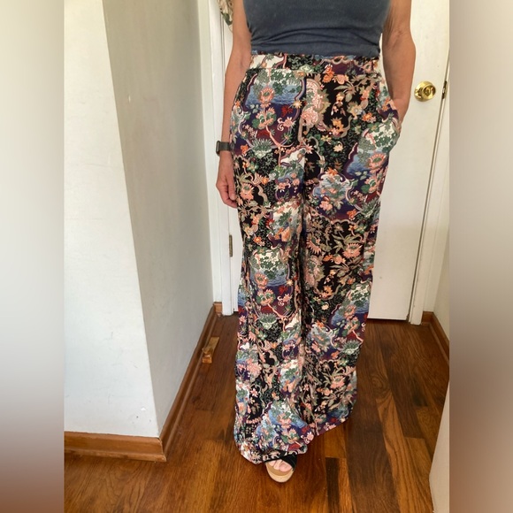 Floral print flare leg pants - Picture 2 of 10